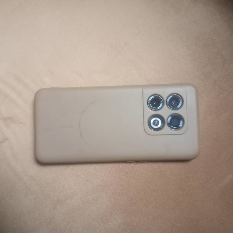 One Plus 10 Pro 1