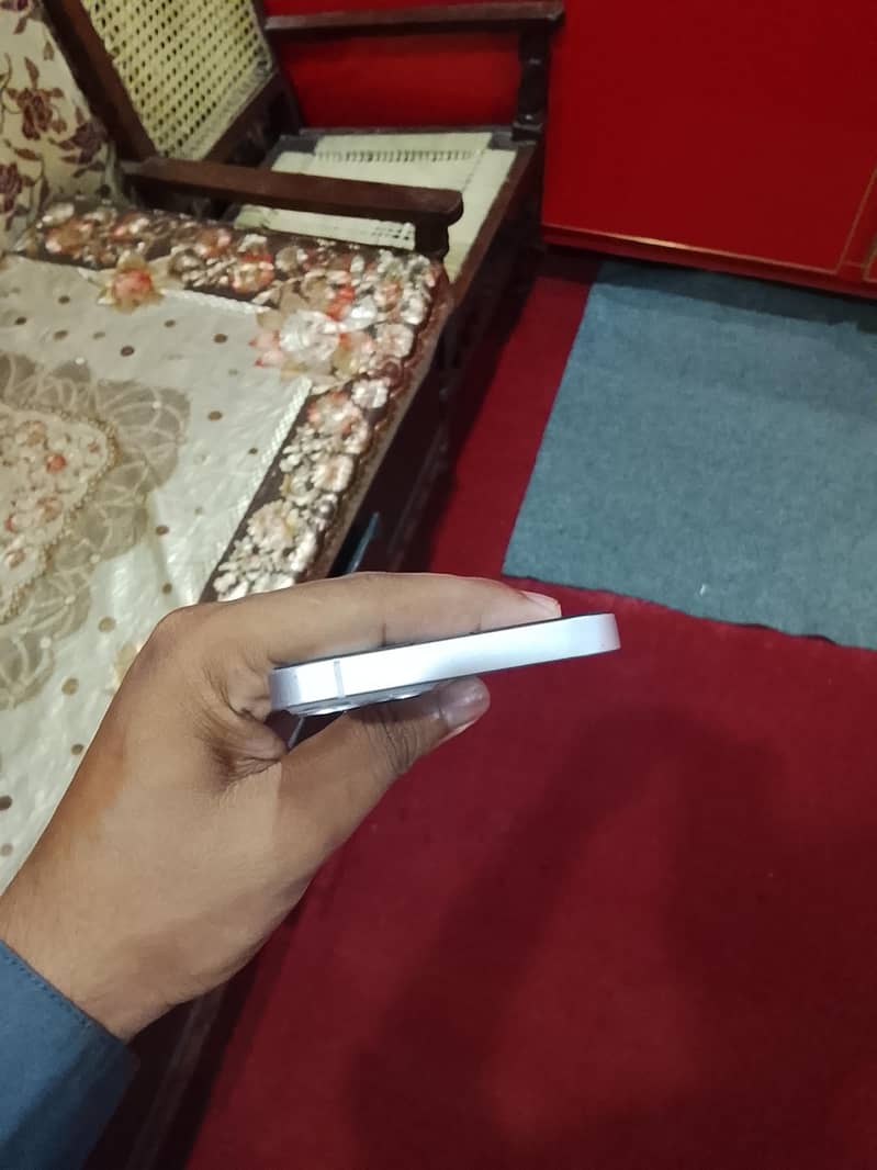 Apple iPhone 13 3