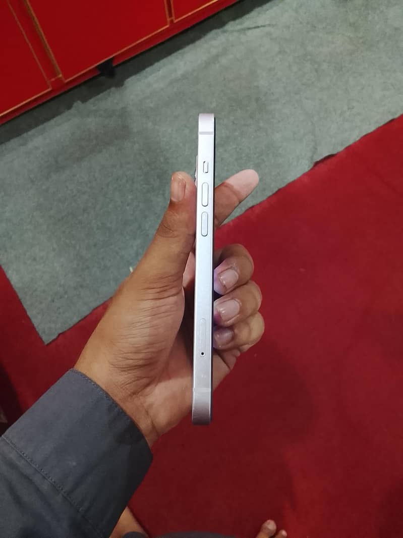 Apple iPhone 13 4