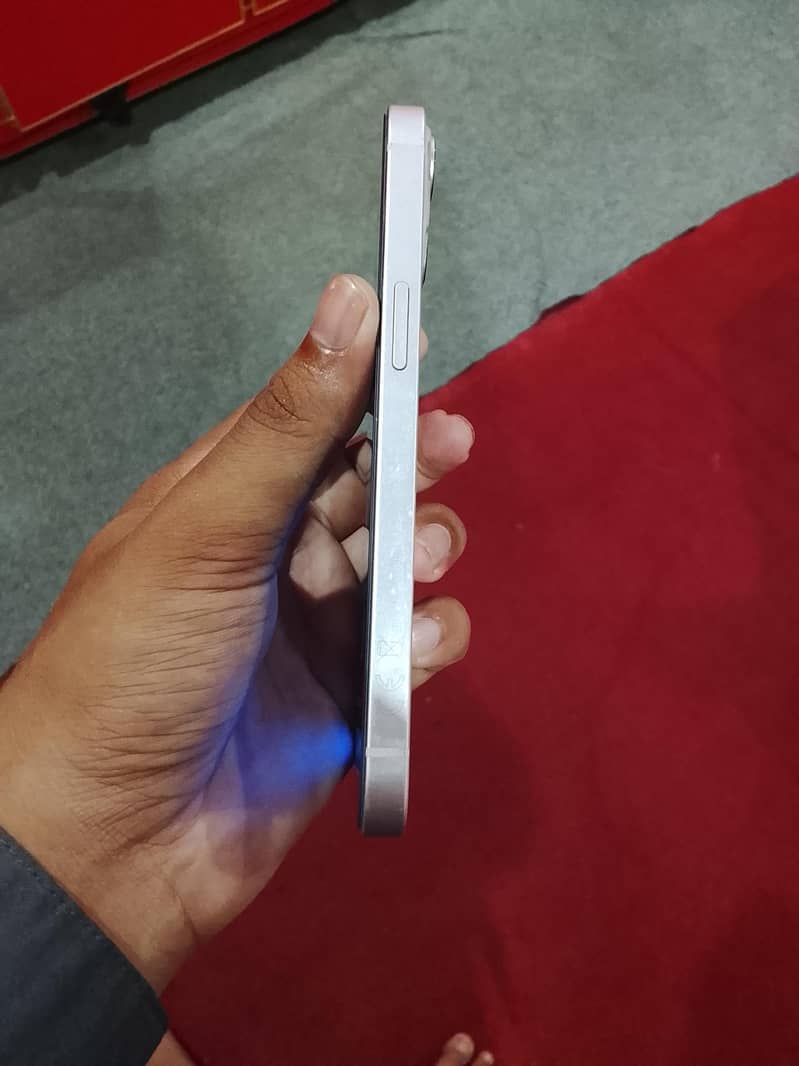 Apple iPhone 13 5