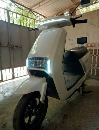 Evee C1 Scooty 2023 model all okay