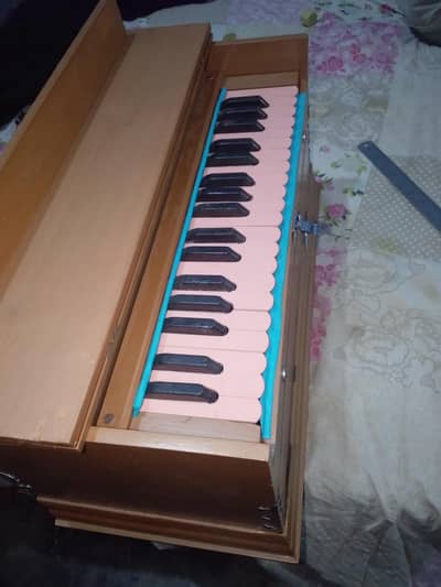 HARMONIUM