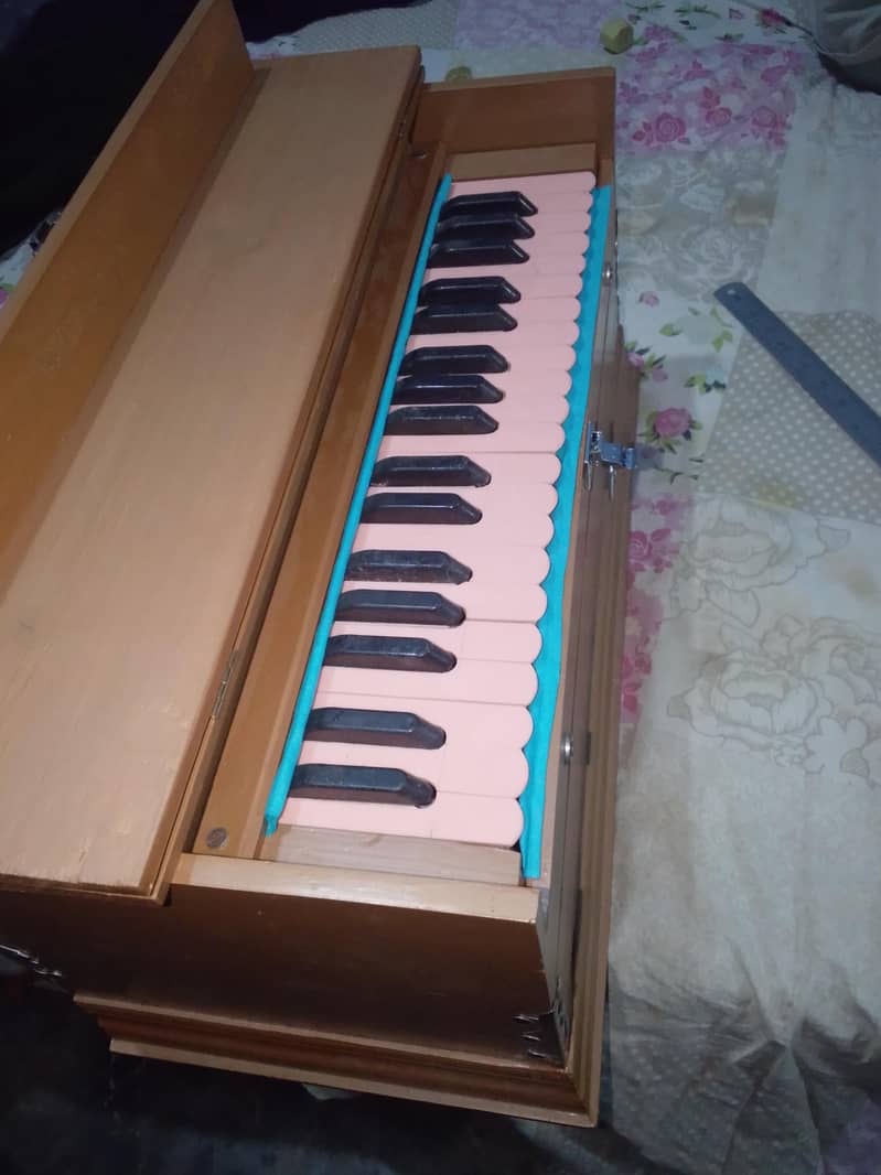 HARMONIUM 0