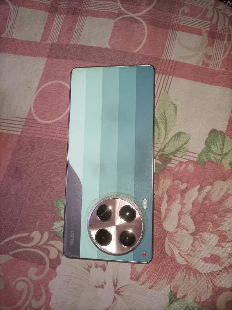tecno camon 30  loewe 0