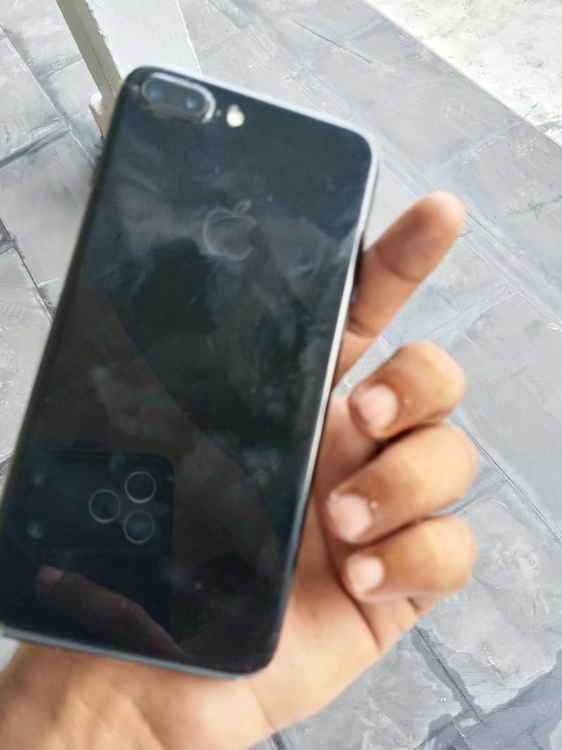 Apple iPhone 8 Plus 1
