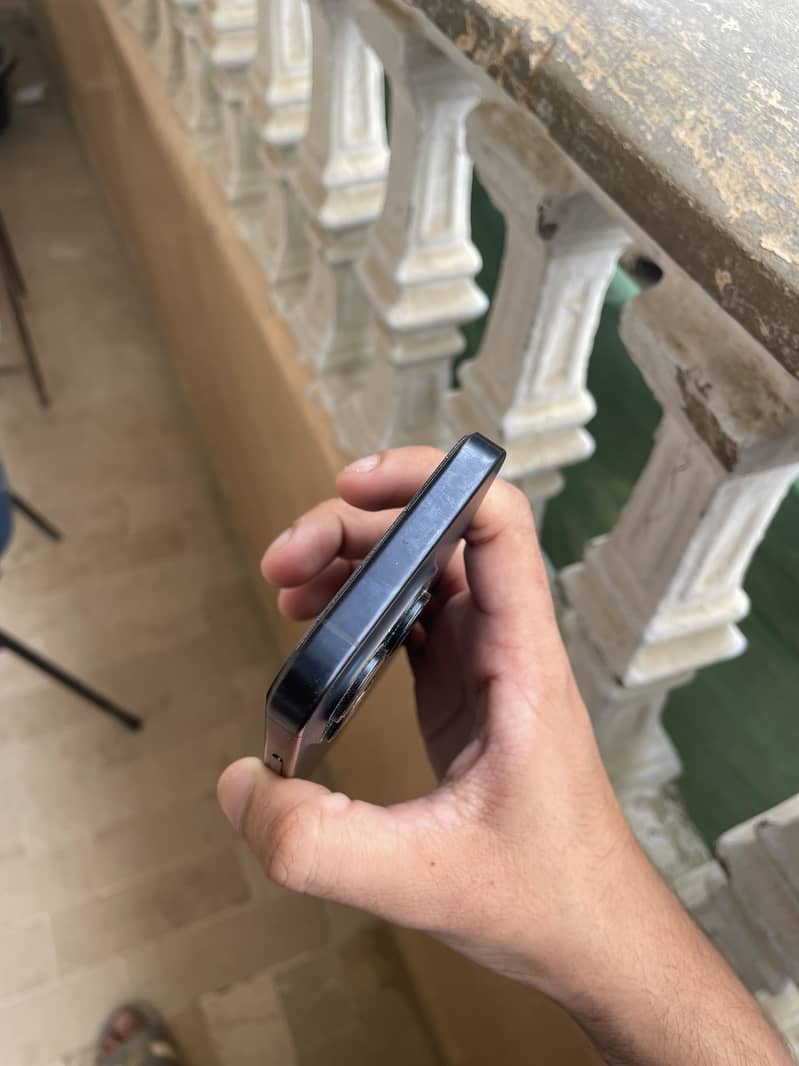 Apple iPhone 15 Pro 1