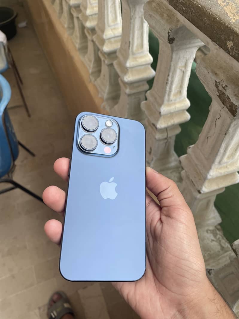 Apple iPhone 15 Pro 3