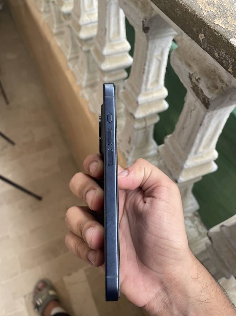 Apple iPhone 15 Pro 6