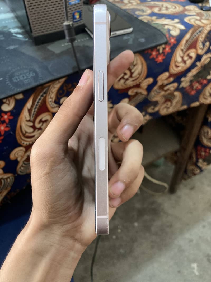 Apple iPhone 13 2