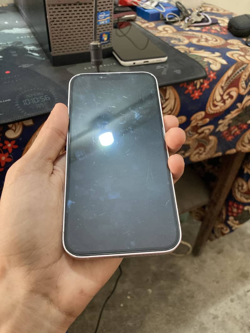 Apple iPhone 13 4