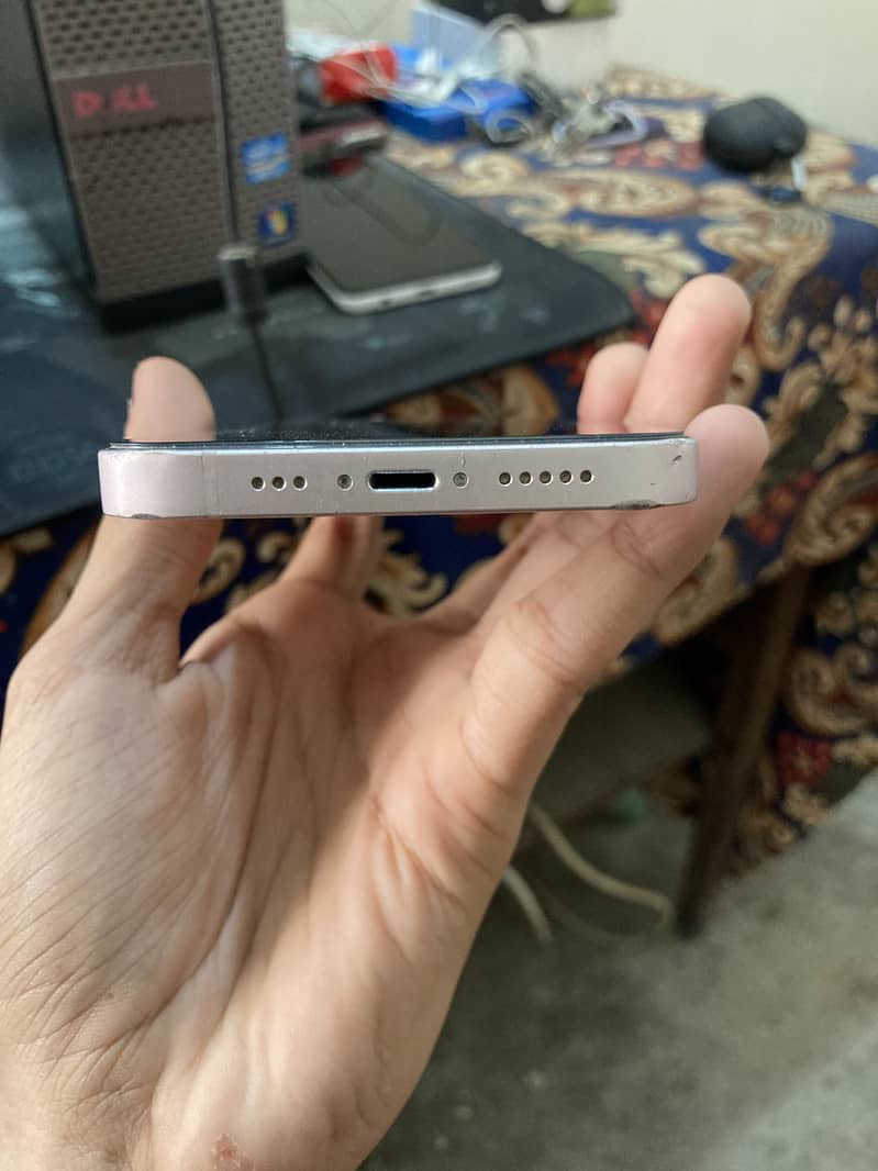Apple iPhone 13 5