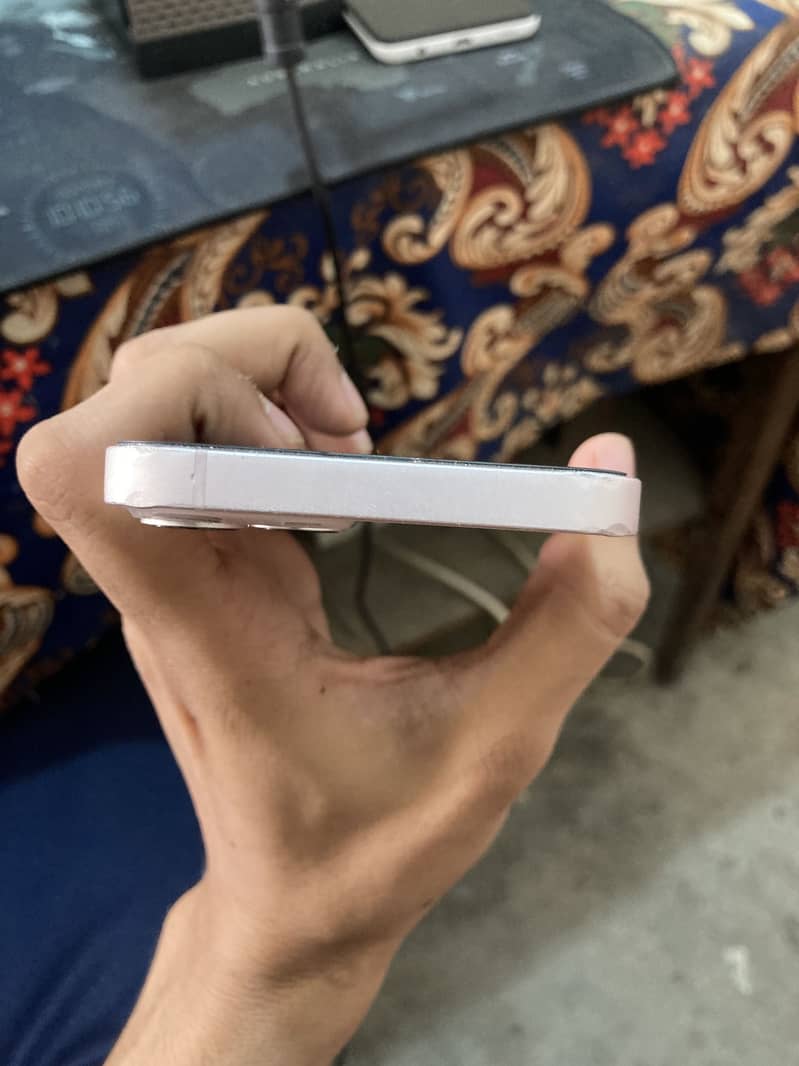 Apple iPhone 13 6