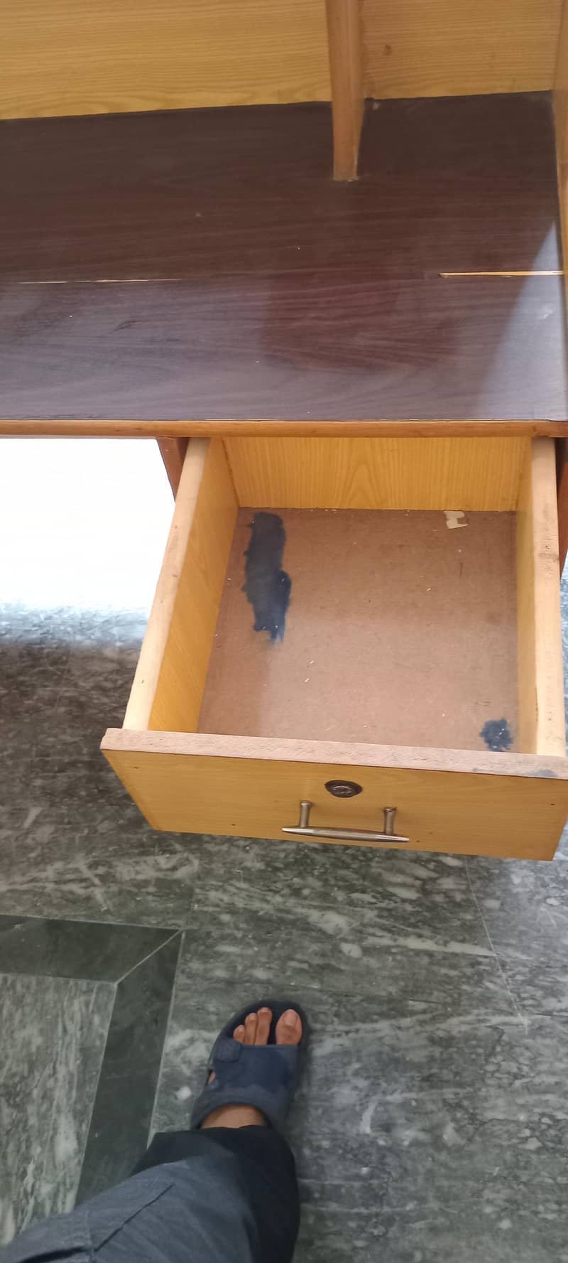 A solid study table 3