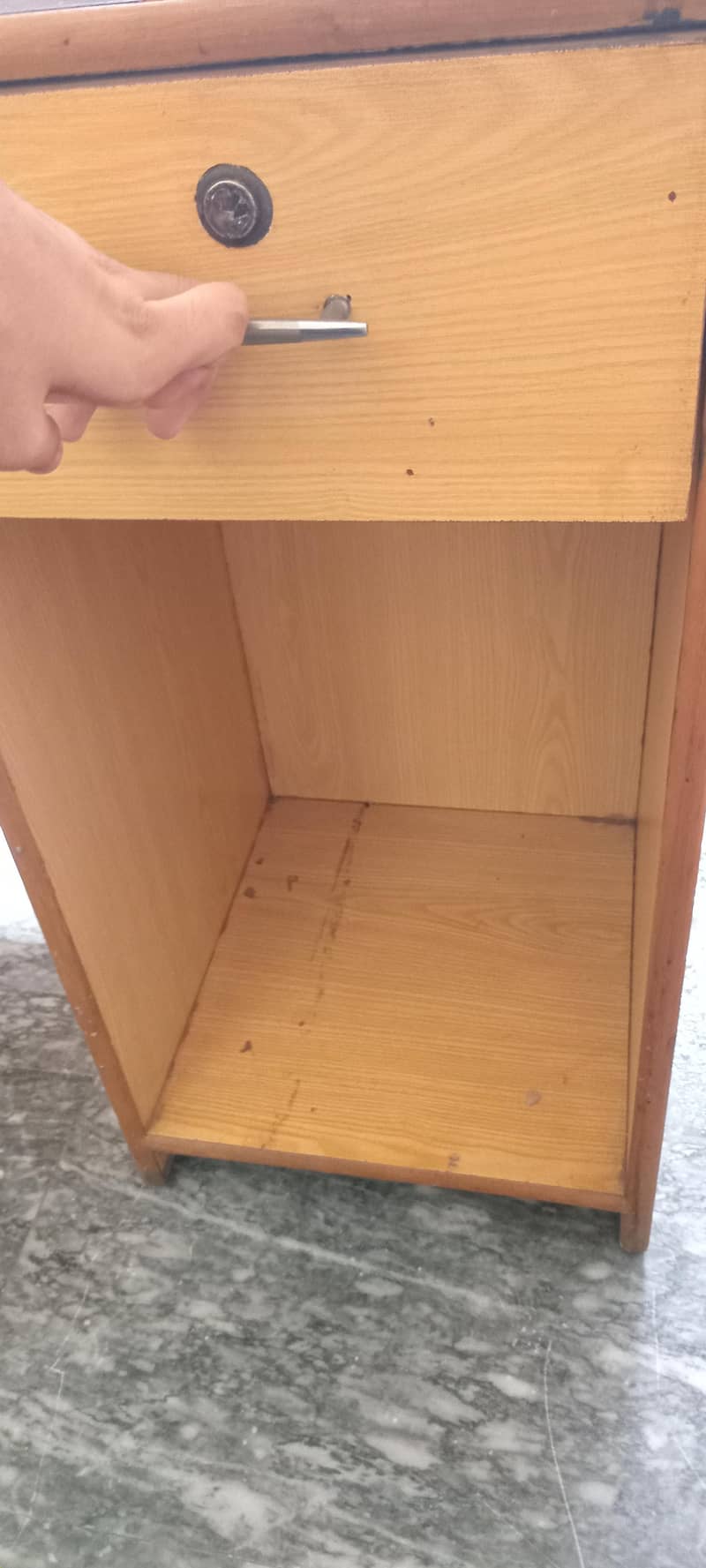 A solid study table 5