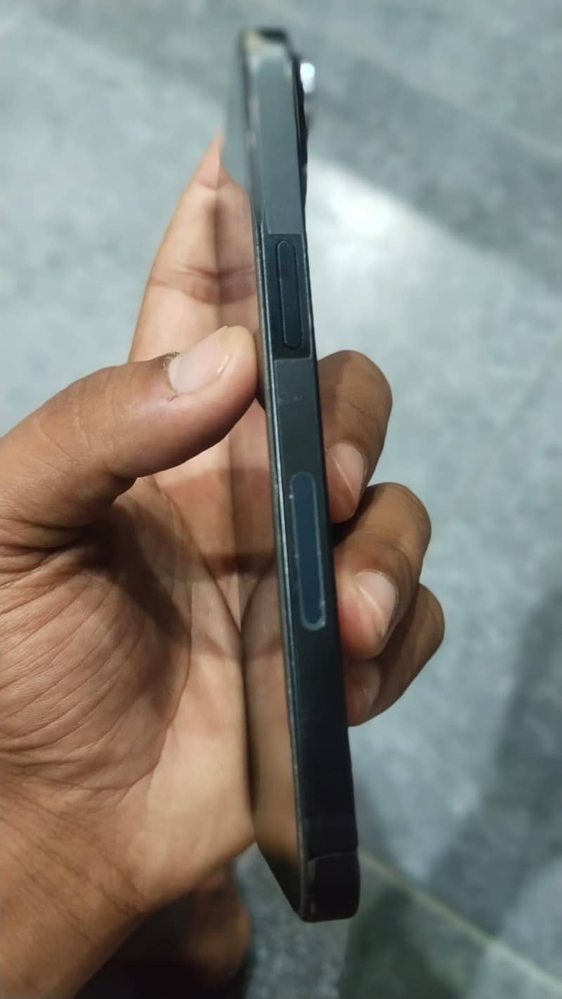 Apple iPhone 14 4