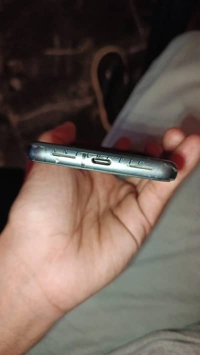 Google Pixel 8 passo ki zarorat hi is lia sale kr Rahy hi bs