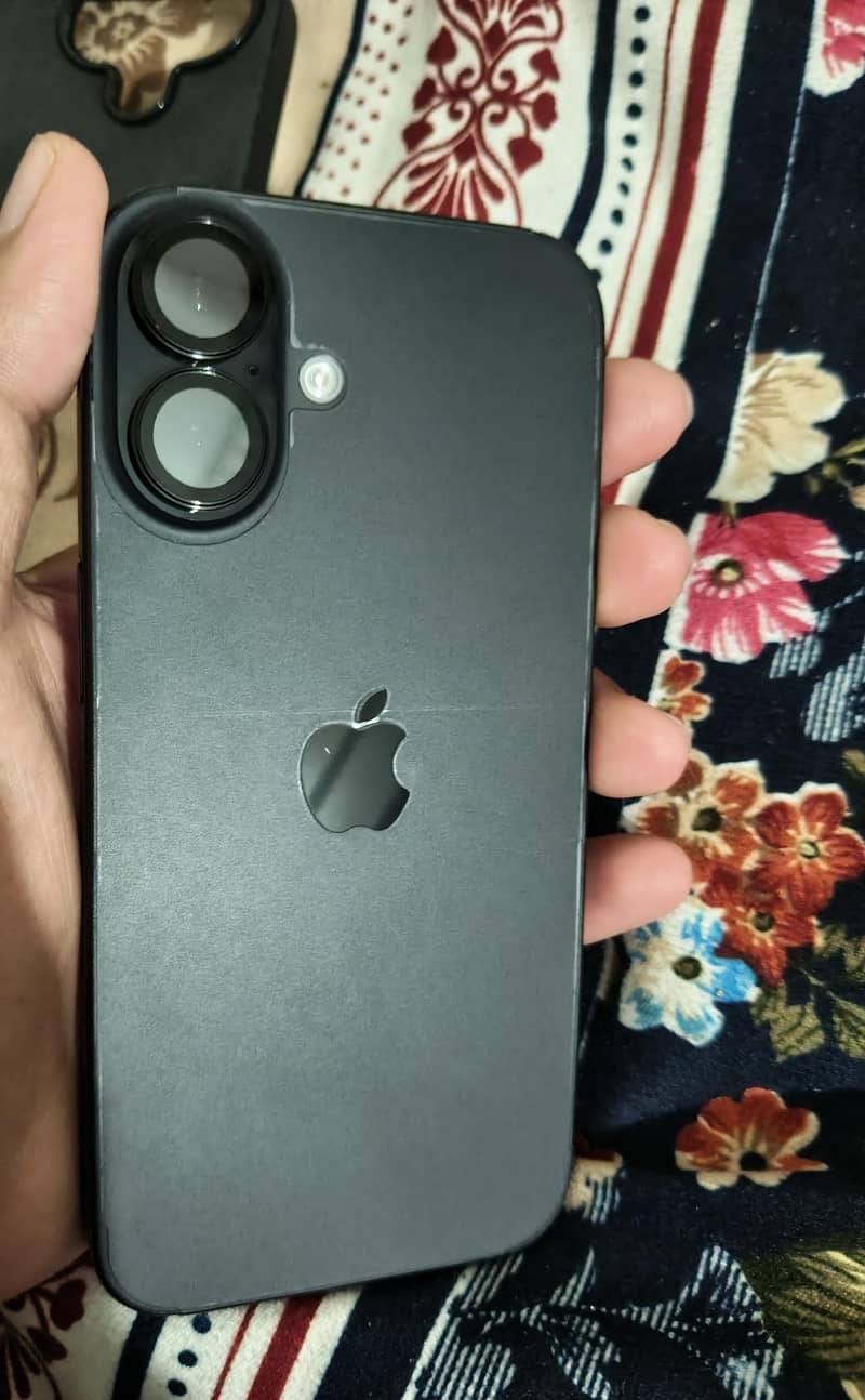 Apple iPhone 16 1