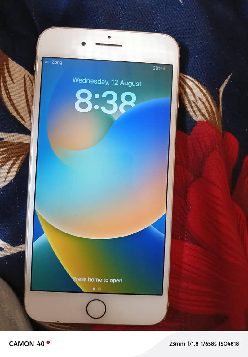 Apple iPhone 8 Plus 4