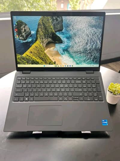 Dell Latitude 3540 i5 13th Gen | 16/256 |