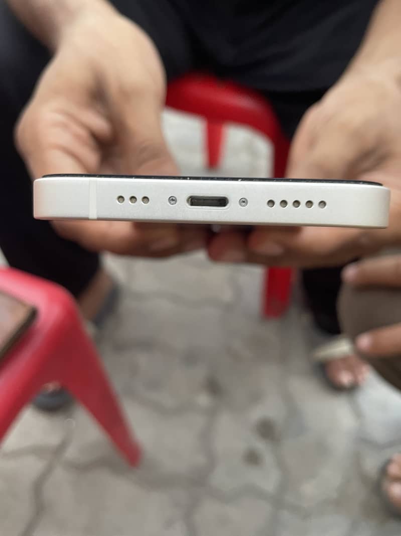 Apple iPhone 14 4