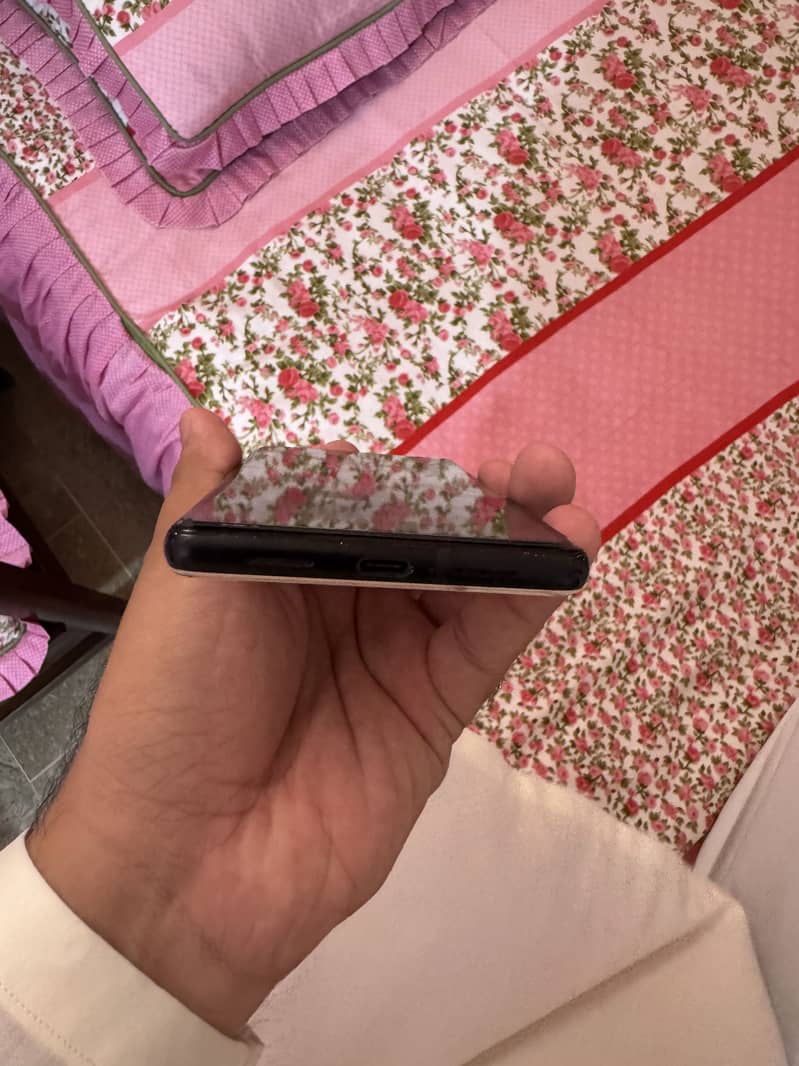 Google Pixel 6 4