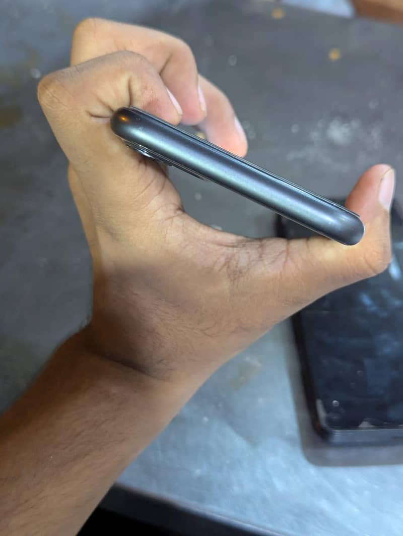 Apple iPhone 11 0