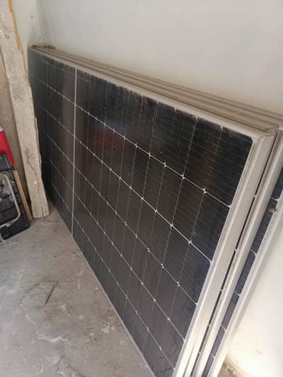 12 solar panels with Fronus inverter 7200