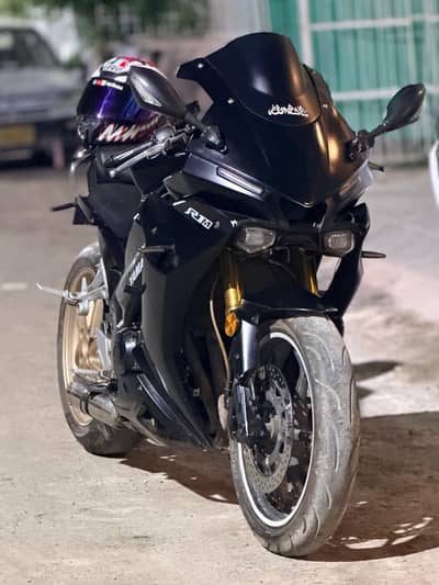 Yamaha R1 replica with inline 4 cylinder