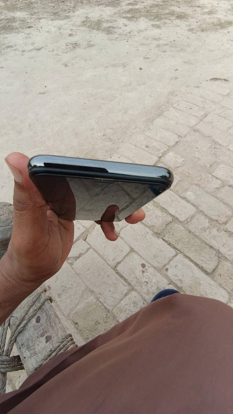 Apple iPhone X 3