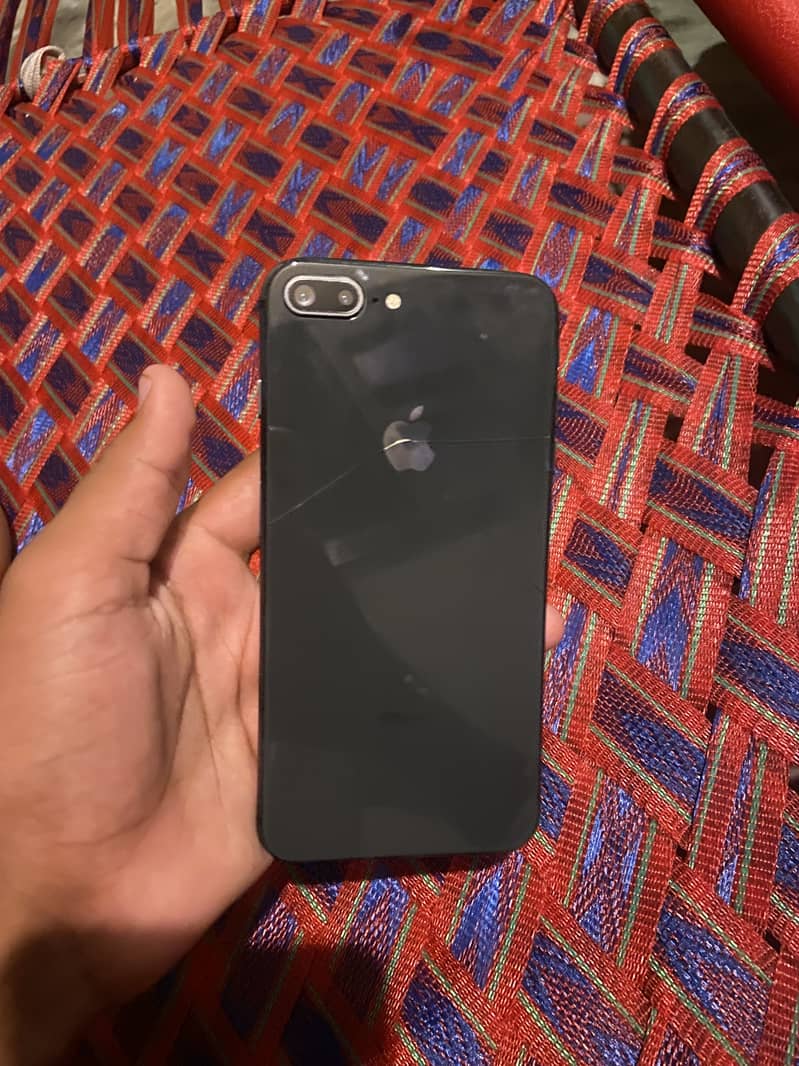 Apple iPhone 8 Plus 0