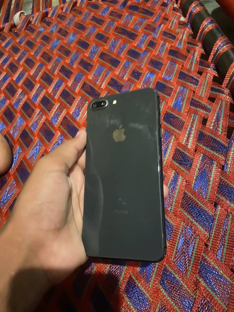 Apple iPhone 8 Plus 1