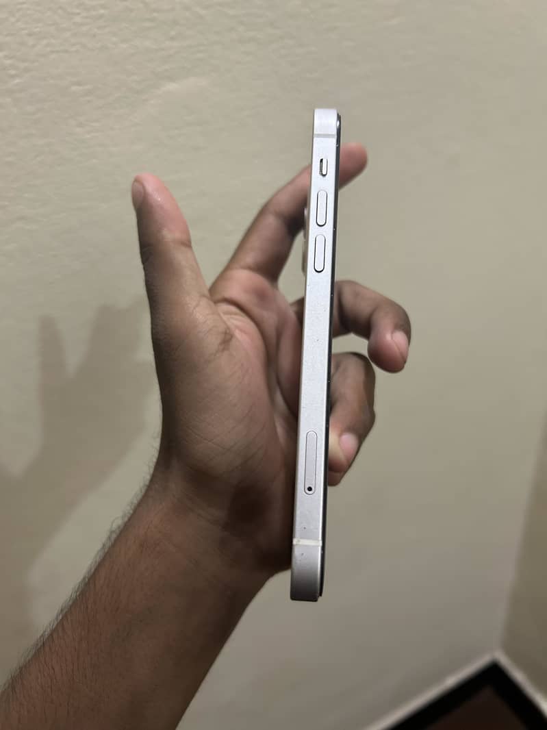 Apple iPhone 12 2