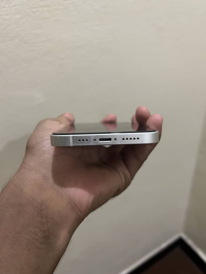 Apple iPhone 12 4