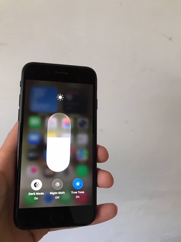 iPhone SE 3rd (generation) 1