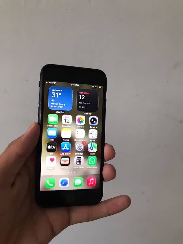 iPhone SE 3rd (generation) 4