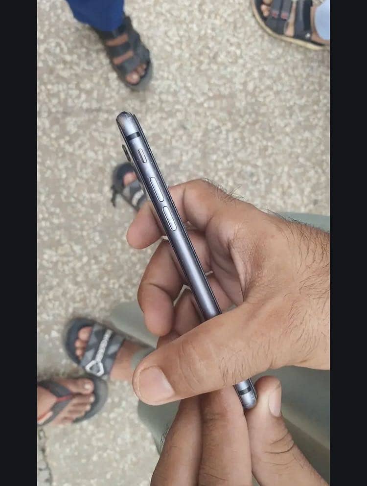 Apple iPhone 8 1