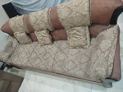 7 Seater Sofa Set in Good Condition