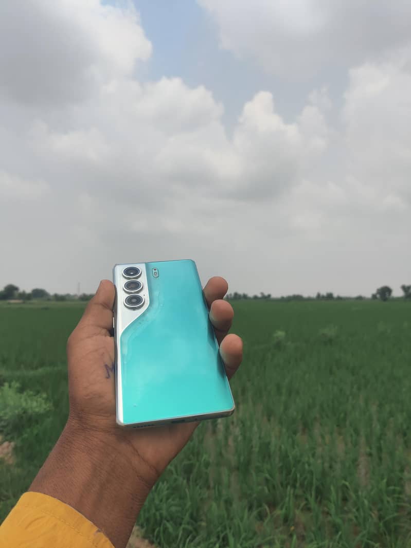 Tecno CAMON 40 Pro 0