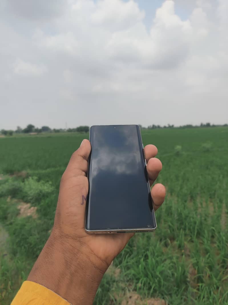 Tecno CAMON 40 Pro 4
