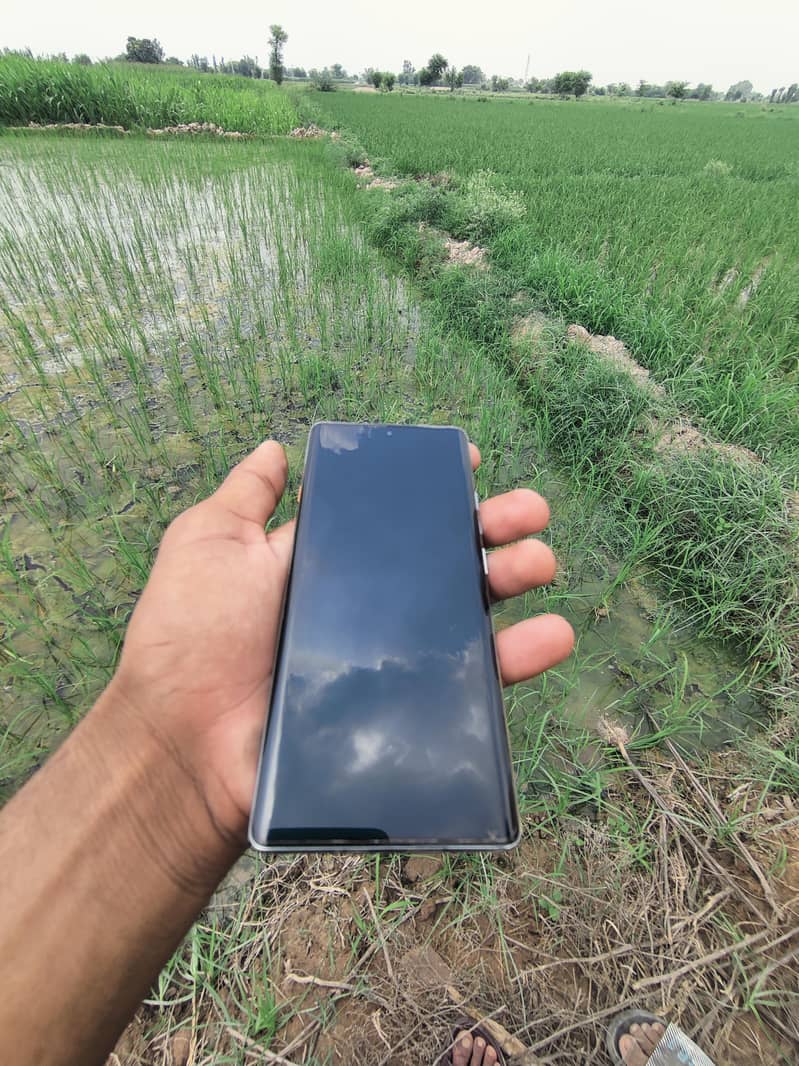 Tecno CAMON 40 Pro 9