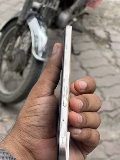 Oppo   F21 pro orange coler