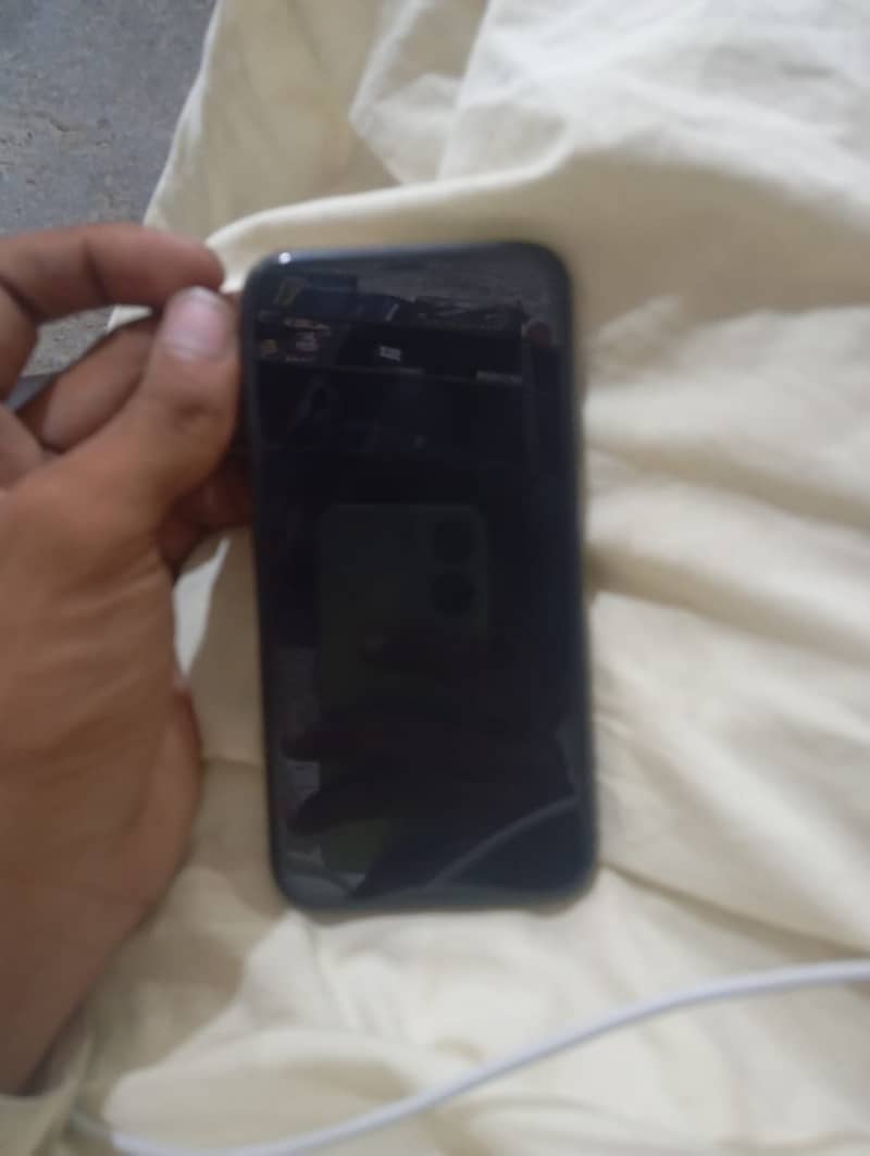 Apple iPhone 11 3