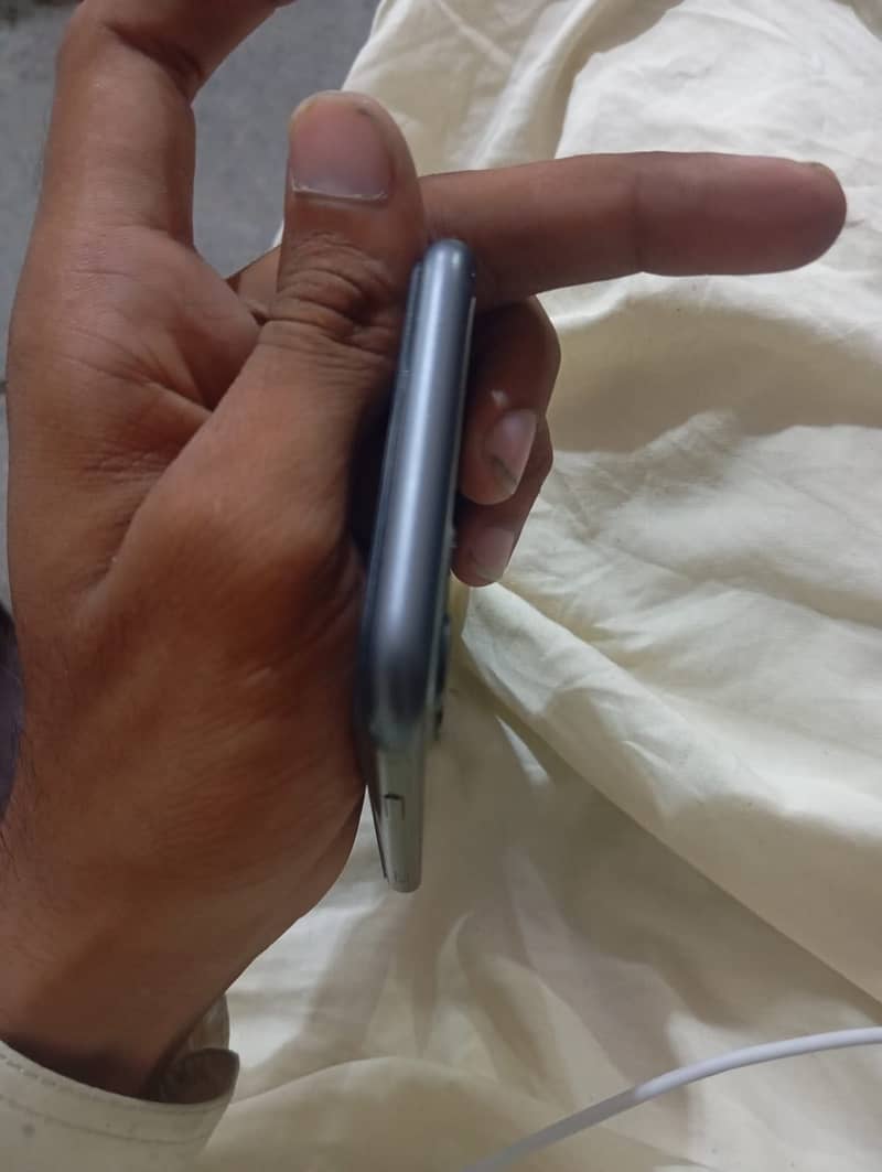 Apple iPhone 11 5