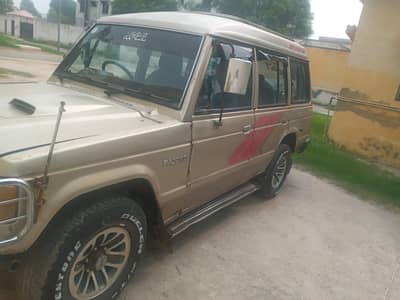 Mitsubishi Pajero 1990