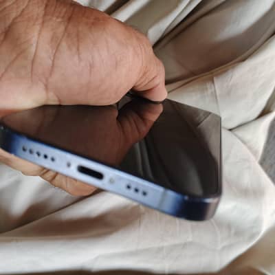 Apple iPhone 12