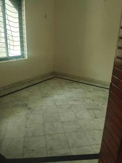 G-11/2 25*40 Upper portion available for rent