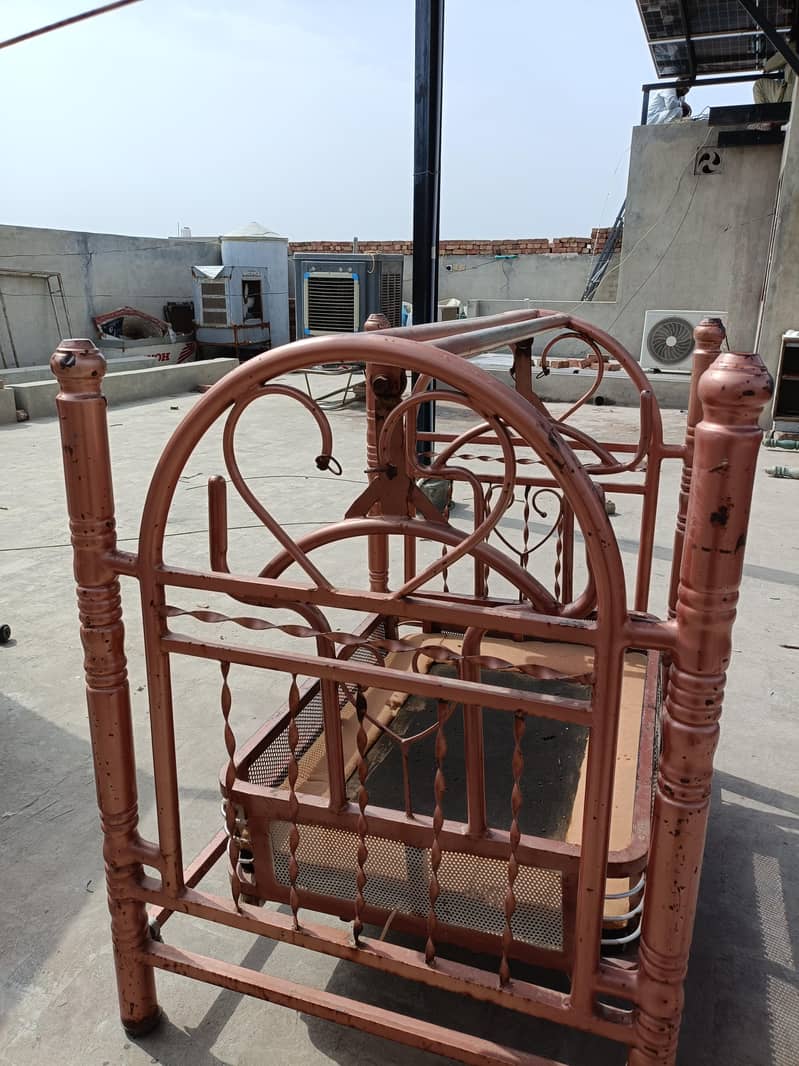 مضبوط لوہے کا جھولا بیڈ – Swing Bed 1
