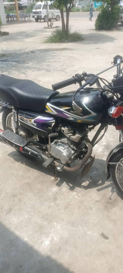 bike me koi kam nhe Hy
