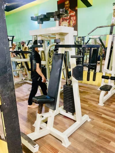 butterfly machine 90 kg weight. condition 10/9