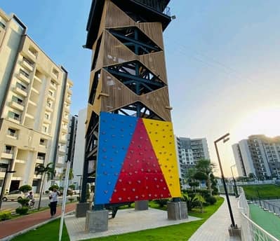 Good 10 Marla Flat For Sale In Askari 11 - Sector D
